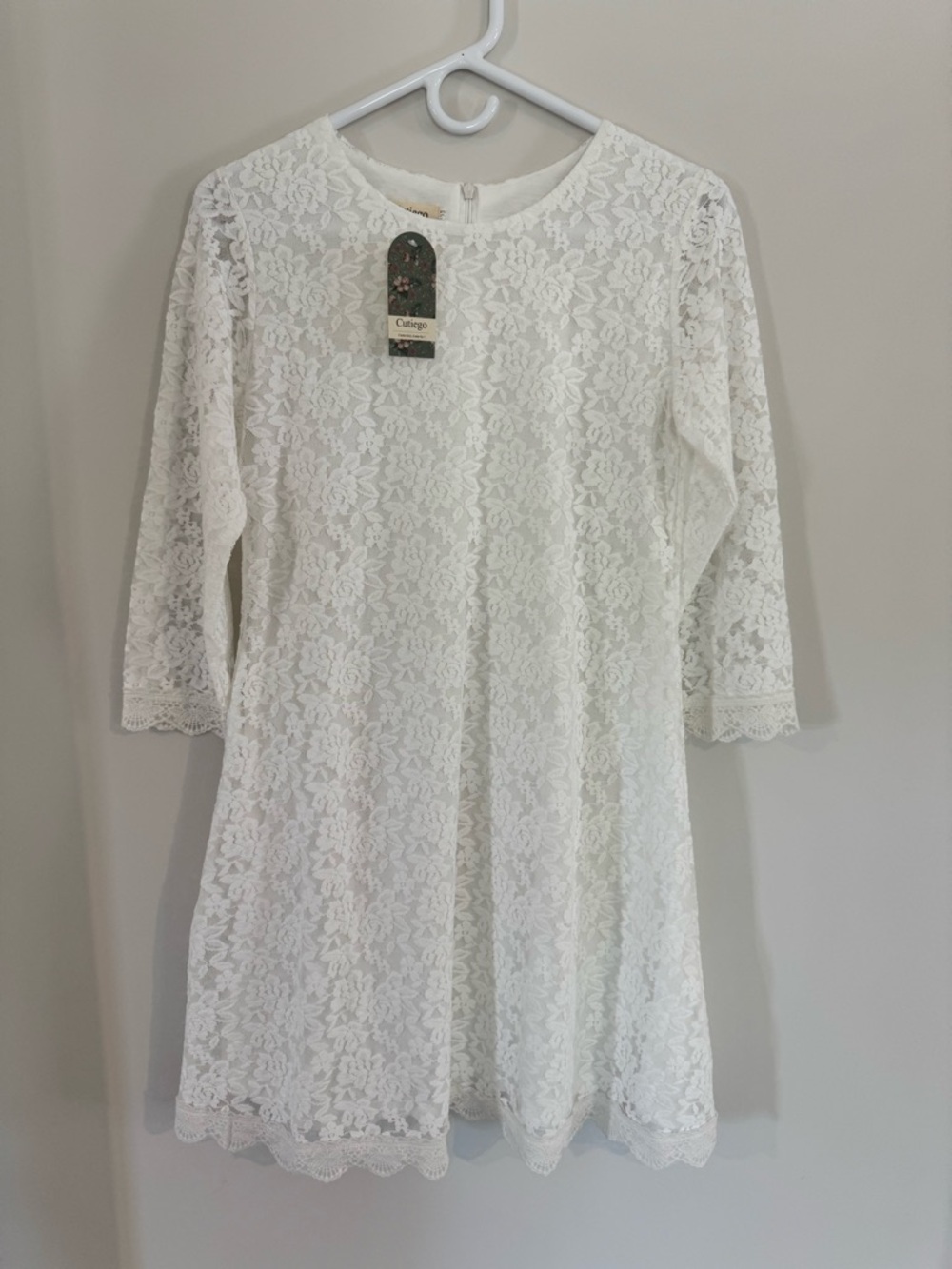 Cutiego brand Elegant White Lace Shift Dress - Classic Lace Design
